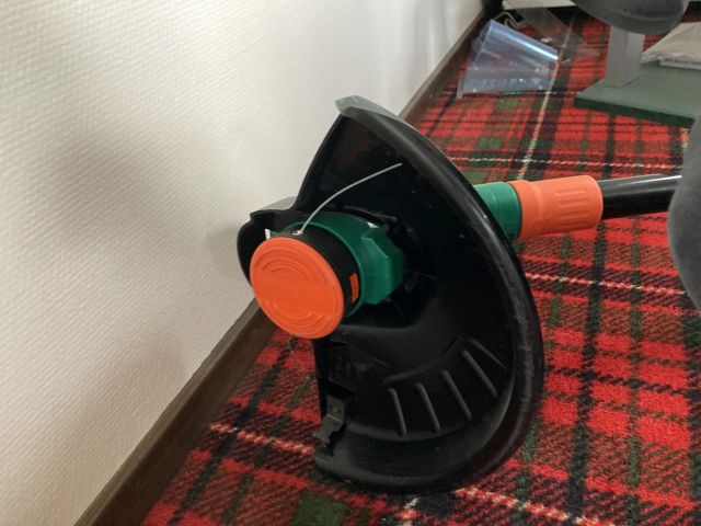 814545-14 Black & Decker 2 hedge trimmers 3 trimmers