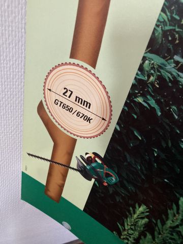 814545-16 Black & Decker 2 hedge trimmers 3 trimmers