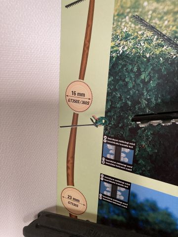 814545-17 Black & Decker 2 hedge trimmers 3 trimmers