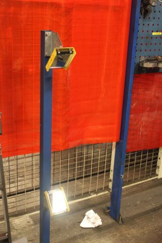 807321-10 Welding robot cell Yaskawa -98