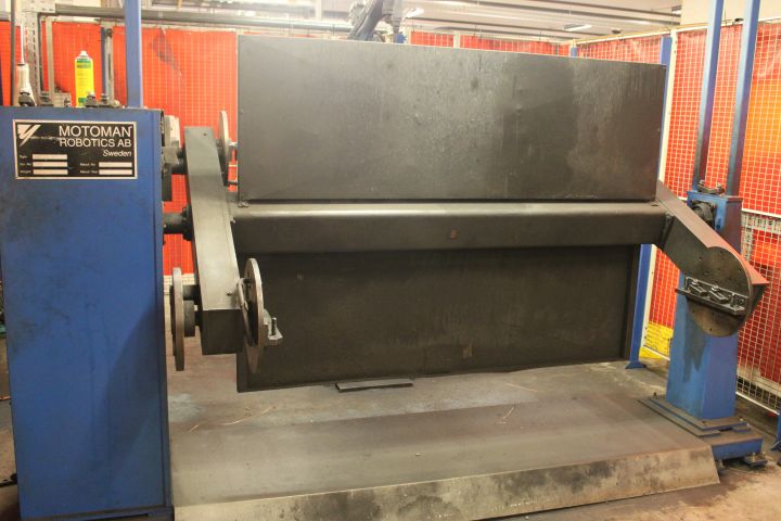 807321-11 Welding robot cell Yaskawa -98