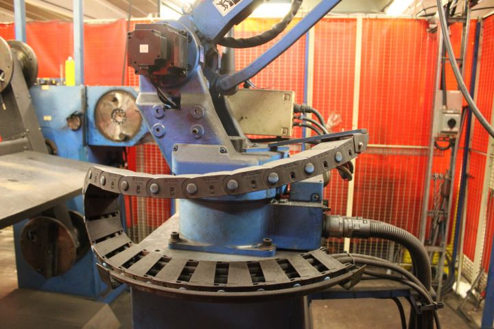 807321-24 Welding robot cell Yaskawa -98