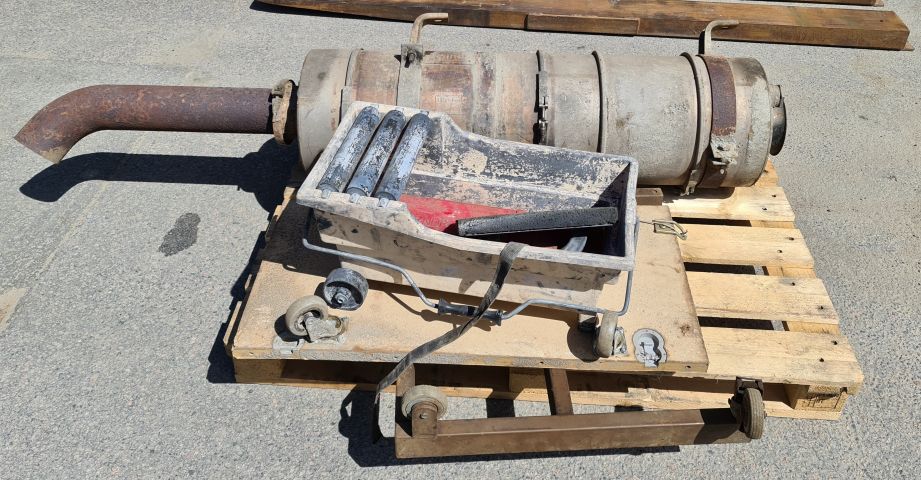 750820-1 Stool with Eminox exhaust purification + trolley and washbasin