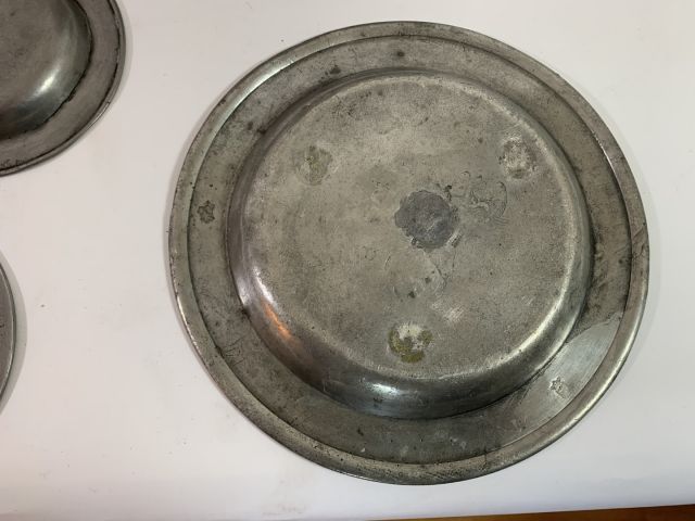 712004-13 Collection of pewter objects