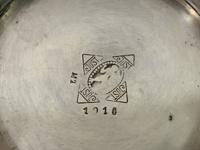 712004-16 Collection of pewter objects