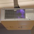 812241-3 Hitachi Projector LCD CP-WU5500 incl Screen