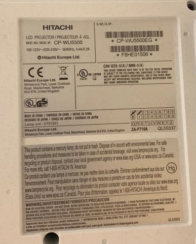 812241-7 Hitachi Projector LCD CP-WU5500 incl Screen