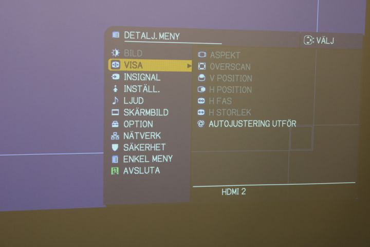 812241-12 Hitachi Projector LCD CP-WU5500 incl Screen