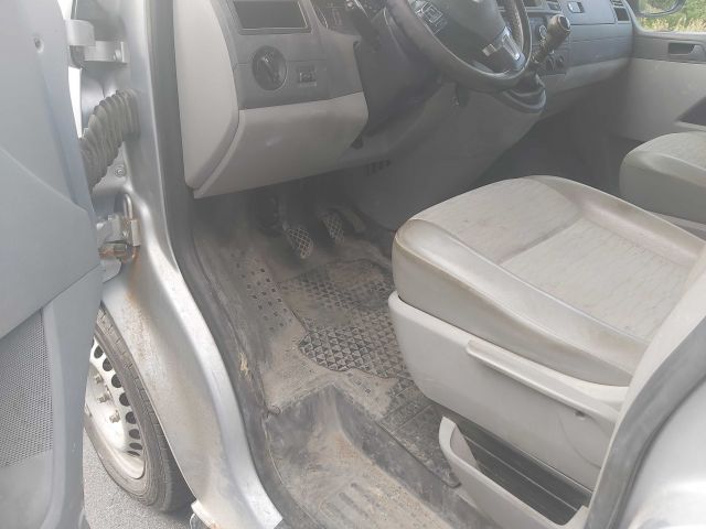 753930-67 VW Transporter T5 2.0 TDI  DNG091 -10