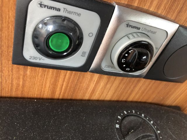 825161-44 DETHLEFFS Nomad 500 DB 80 -2011