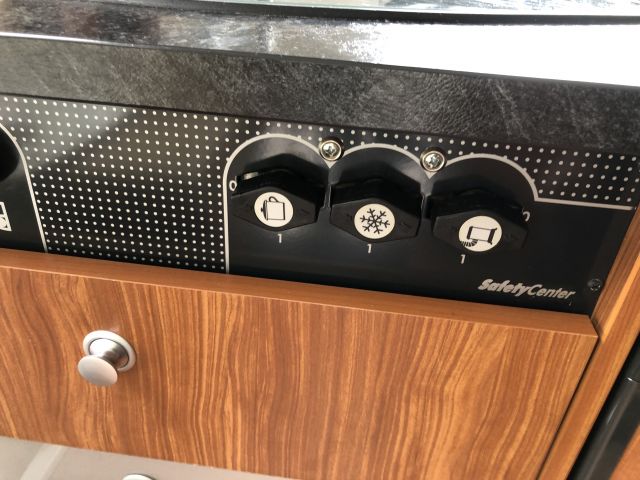 825161-48 DETHLEFFS Nomad 500 DB 80 -2011