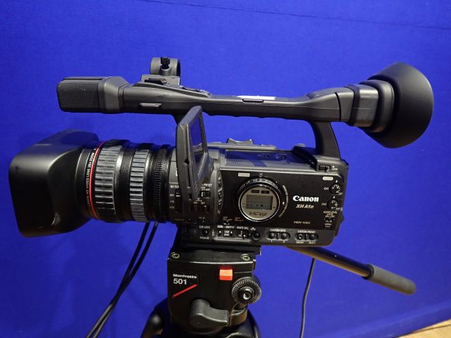 825325-7 Canon XHA1 S film camera