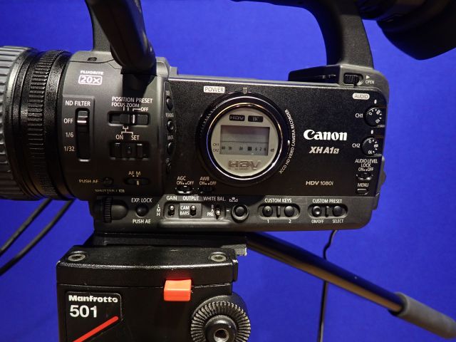 825325-8 Canon XHA1 S film camera
