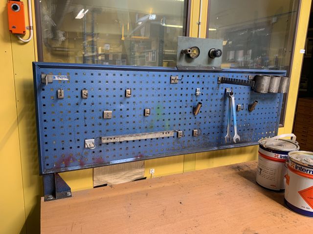 812530-2 Workbench with painting