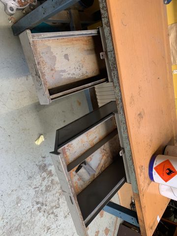 812530-4 Workbench with painting