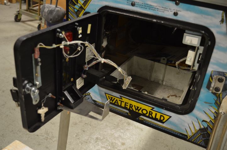 779045-18 Gottlieb pinball game with the theme Waterworld