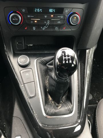 825530-27 Ford Focus 1.0 EcoBoost 5dr (100hp) - 2017, YNM186