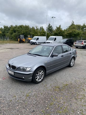 826570-9 BMW 318i sedan - 2004