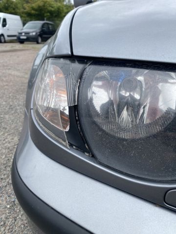 826570-12 BMW 318i sedan - 2004