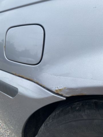 826570-16 BMW 318i sedan - 2004