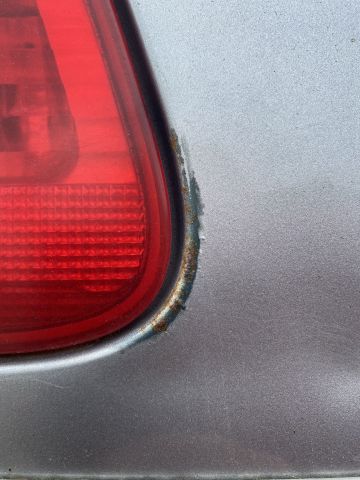 826570-19 BMW 318i sedan - 2004