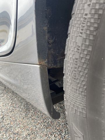 826570-22 BMW 318i sedan - 2004