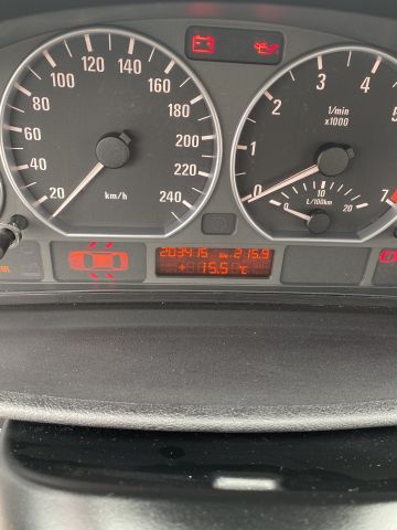 826570-28 BMW 318i sedan - 2004