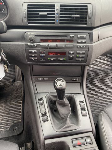 826570-29 BMW 318i sedan - 2004