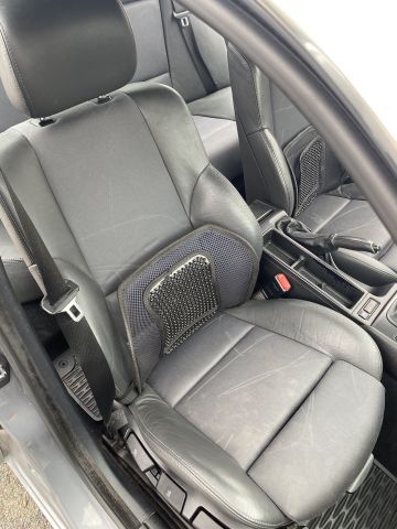 826570-31 BMW 318i sedan - 2004