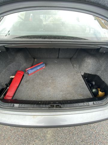 826570-33 BMW 318i sedan - 2004