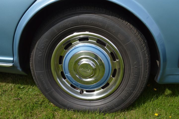 779049-10 Bentley Mulsanne 6.7L V8 201 hp -1981