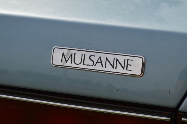 779049-15 Bentley Mulsanne 6.7L V8 201 hp -1981