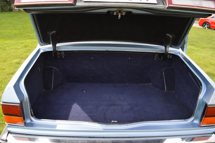 779049-44 Bentley Mulsanne 6.7L V8 201 hp -1981