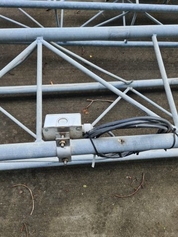 762618-6 Crane winch and junction box for electricity