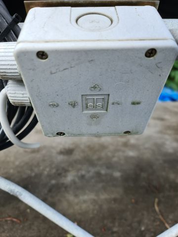 762618-7 Crane winch and junction box for electricity