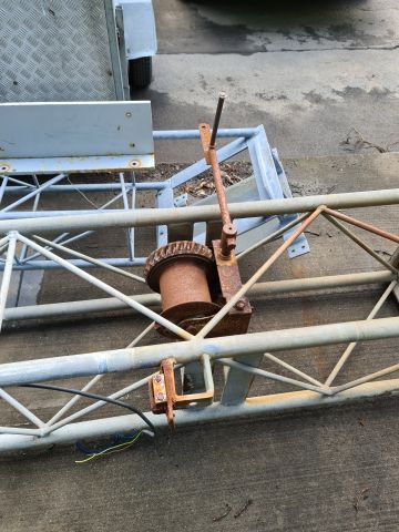 762618-8 Crane winch and junction box for electricity