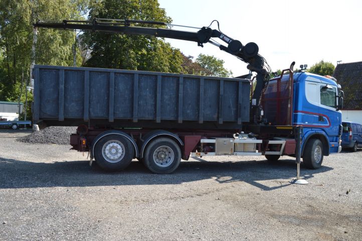 779067-6 Load changer with crane Scania R 124GB 6X2 463 hp -2002 with flatbed