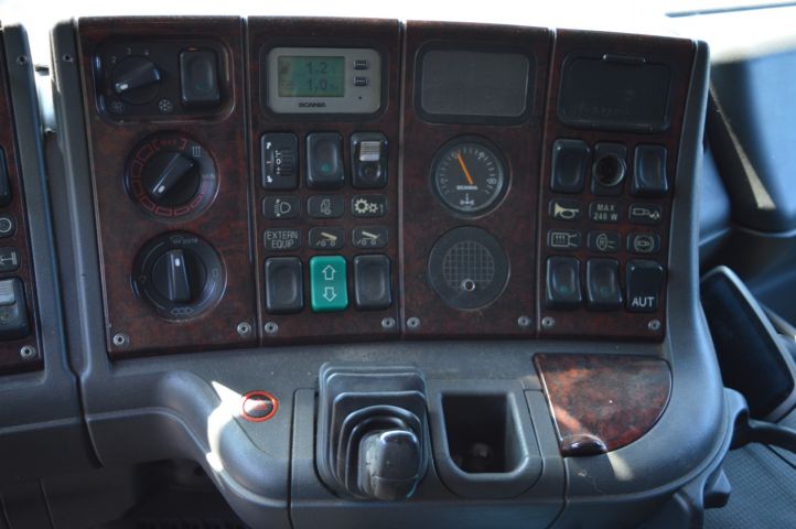 779067-32 Load changer with crane Scania R 124GB 6X2 463 hp -2002 with flatbed