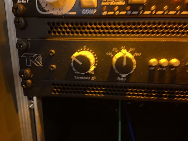 808189-2 Bus Compressor TK Audio BC1