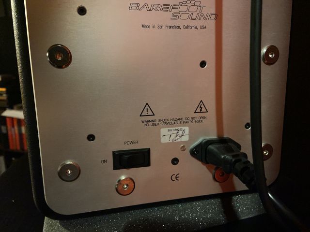 808223-8 2 monitors, Barefoot Micromain 35