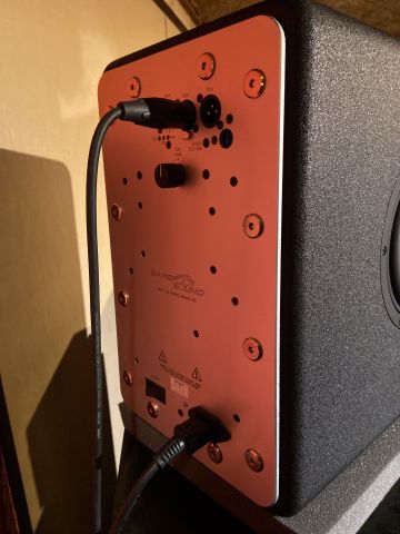 808223-9 2 monitors, Barefoot Micromain 35