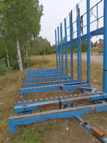 753985-10 Wall panel van with swivel castors