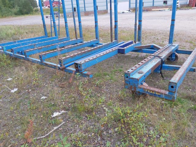 753985-11 Wall panel van with swivel castors