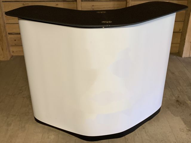 831065-9 Expolinc Case & Counter Exhibition Mount