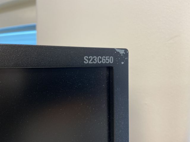 827822-6 Computer screens Samsung with various accessories