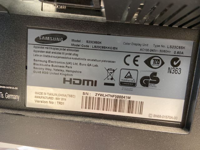 827822-7 Computer screens Samsung with various accessories