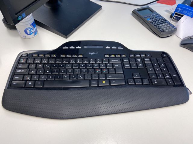 827822-8 Computer screens Samsung with various accessories