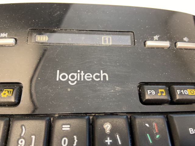 827822-9 Computer screens Samsung with various accessories