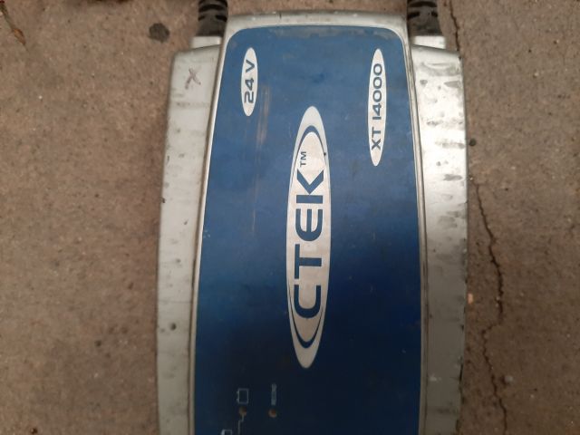 746903-2 Battery charger - CTEK XT 14000