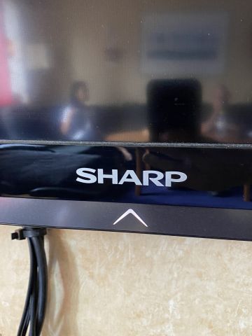 828439-2 TV 80 inch Sharp Aquos